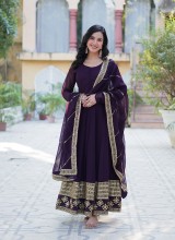  Wholesale Gowns – Direct from Manufacturer at Best Prices