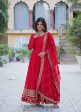  Wholesale Gowns – Direct from Manufacturer at Best Prices