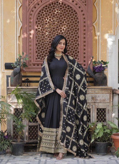 Buy Bulk Gowns – Exclusive Manufacturer Deals for Retailers Manufacturers, Suppliers in Surat